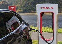 Comment verrouiller la porte d’une Tesla ?