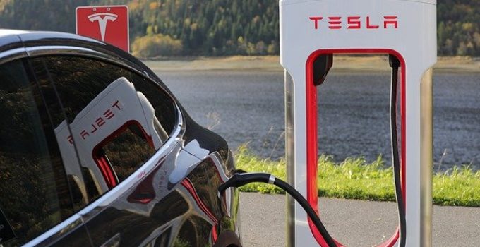 Comment verrouiller la porte d’une Tesla ?